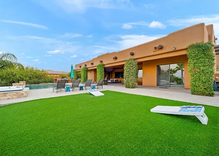 Private Desert With Pool And Putting *